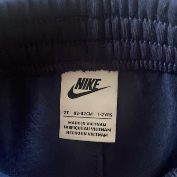 NEW! NIKE 2-PIECE BLUE SWEATSHIRT AND SWEATPANTS SET. SIZE 2T. BOYS. - Picture 4 of 8